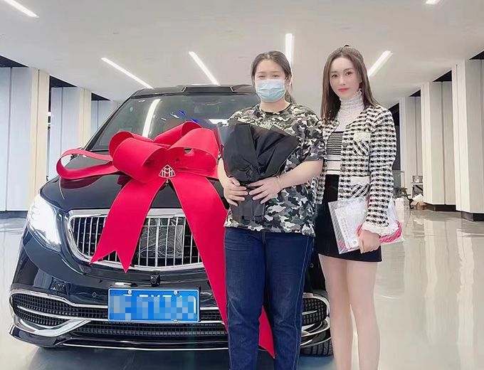 广州林总展厅提车奔驰V260L改装商务车